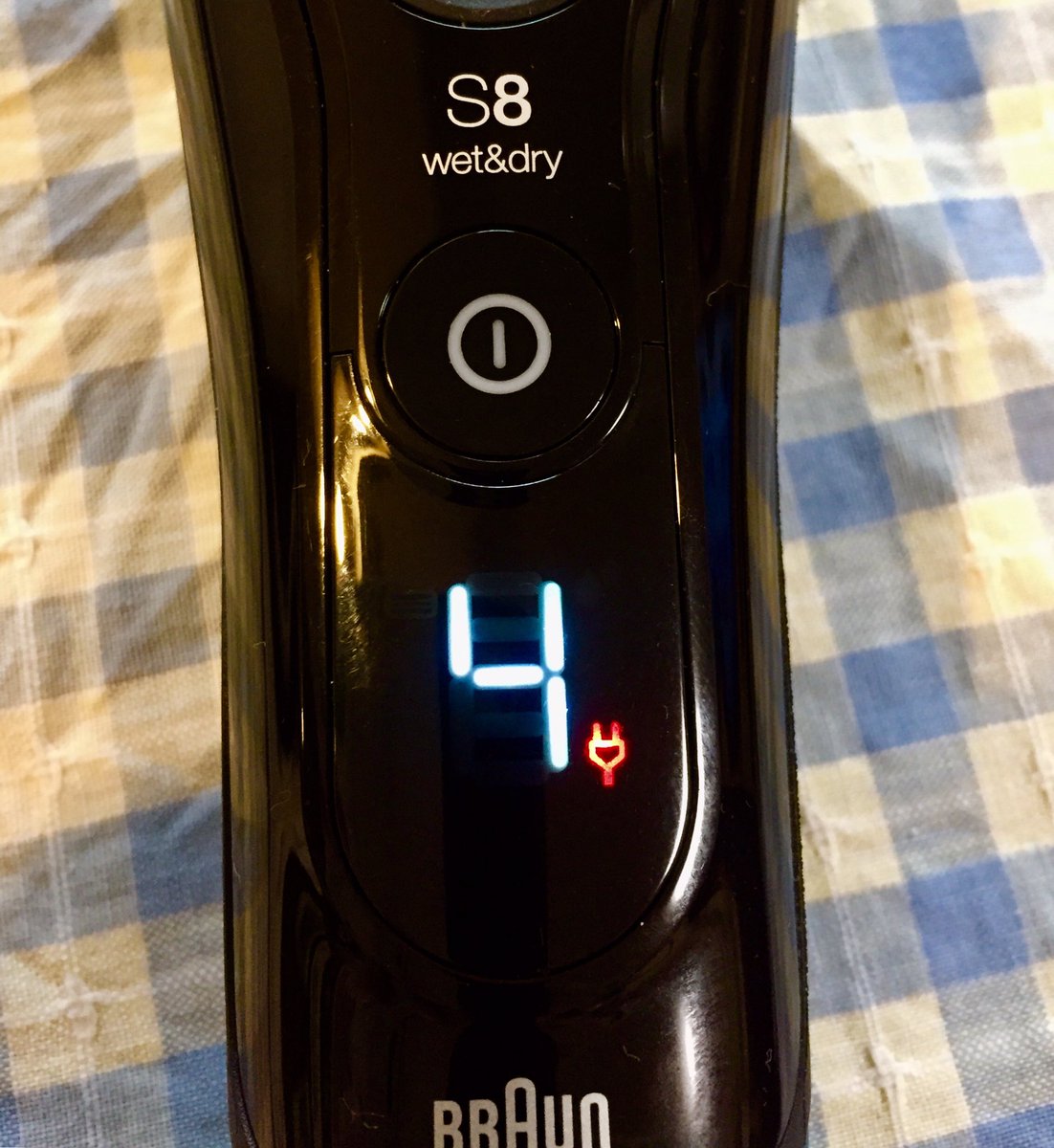 hermit31331's tweet photo. シェーバーを買い替えたけど今のリチウム電池の性能を実感した！
一回の急速充電で1カ月以上使えた！
前のは5日ぐらいだった。
#リチウム電池 
#ブラウンシェーバー 
#ノーベル賞 
#BRAUN 
#吉野彰 
#急速充電 https://t.co/F2T8epIHT9
