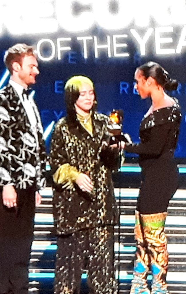lipiroy's tweet photo. In an era where girls and young women are sexualized &amp; objectified, here's @billieeilish
who's recognized solely for her sheer musical talent while wearing baggy, glitter pajamas. You GO, multi-Grammy-winning, Billie!!! 

#GRAMMYs #GrammyAwards #FollowYourStyle https://t.co/3OVBjKB6ZZ