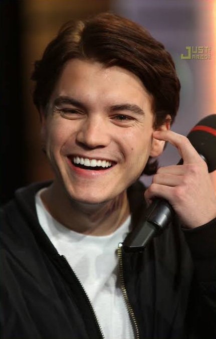 EtraudJoshua's tweet photo. @garotoscorvosbr cast impossível pra trc... Até porque dois desses já estão bem mais velhos que nas fotos, e até agora não achei nenhum que se encaixe com o perfil do Ronan. Acho que falhei miseravelmente nisso https://t.co/ABs6Nbcd0J