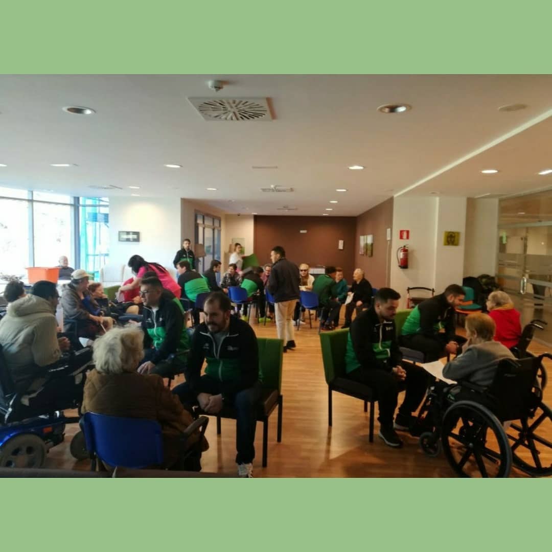 MontepioAst's tweet photo. El sábado estuvieron en nuestra #ResidenciaSpaDeFelechosa los chicos del equipo senior de @Basket_Lena
Participaron en el #ProgramaIntergeneracional y disfrutaron de una sesión de #SPA
Una experiencia que no olvidaremos. ¡MUCHÍSIMAS GRACIAS! 👏
➡️https://t.co/8SqAsZPApX https://t.co/nostJhXmJE