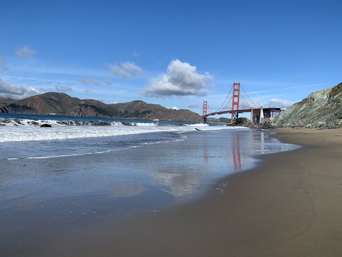 yukicoxo's tweet photo. Many thanks to @HinzeBruce for this stunning pic of The Golden Gate Bridge ❤️ My favourite bridge in the World 🥰
Apparently its impossible to fly a A380 under it (..in the sims🤷♀️)
#YukiHeaderPic https://t.co/IxQhrVKGvB