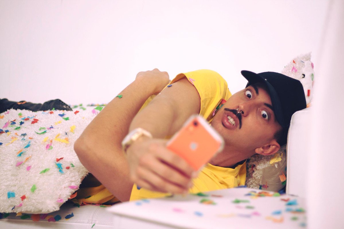 uzzv's tweet image. I really hate Monday’s 🥴 You can see what T-Shirt I’m wearing from @12plus1london here: everpress.com/121-london-t-s…