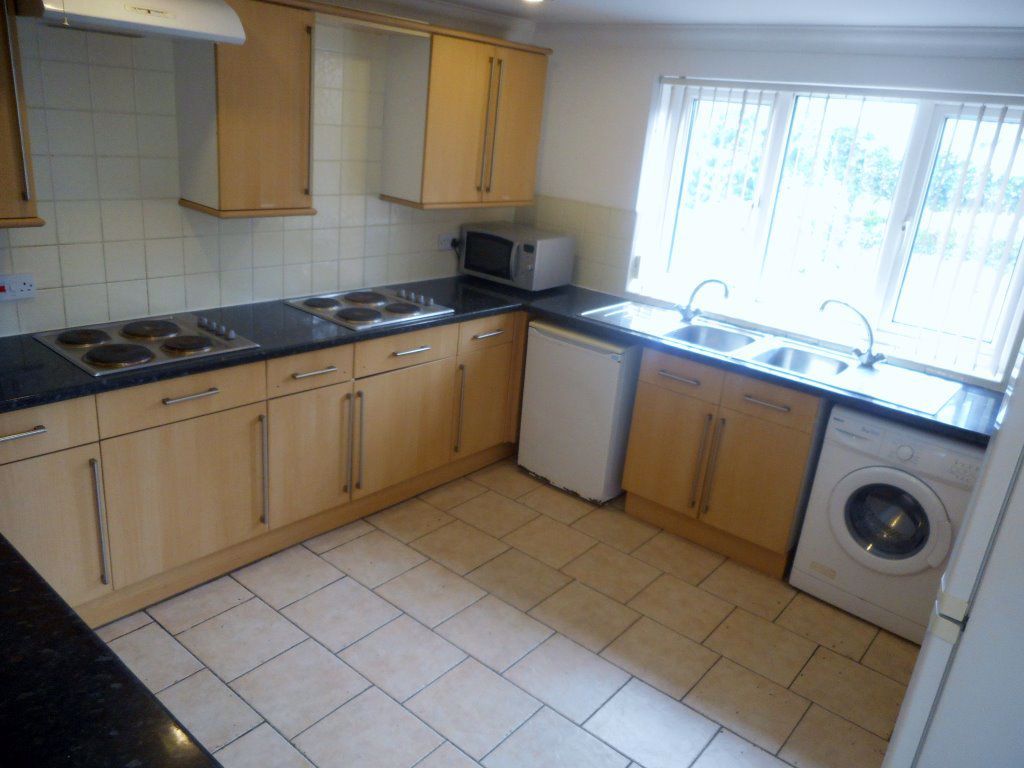 jnrproperties's tweet photo. FALL OUT OF BED INTO LECTURES FROM WOODVILLE RD FOR ONLY £340 pp pm
To Let 8 Bed House Woodville Road, Cathays,  £2,720 pcm
Open plan kitchen/ lounge with two cookers granite flooring, leather sofas &amp; fitted units.Bedrooms over 3 floors, 6 with en-suite. 
https://t.co/DZ6ednN1NZ https://t.co/7VX1UsKByf