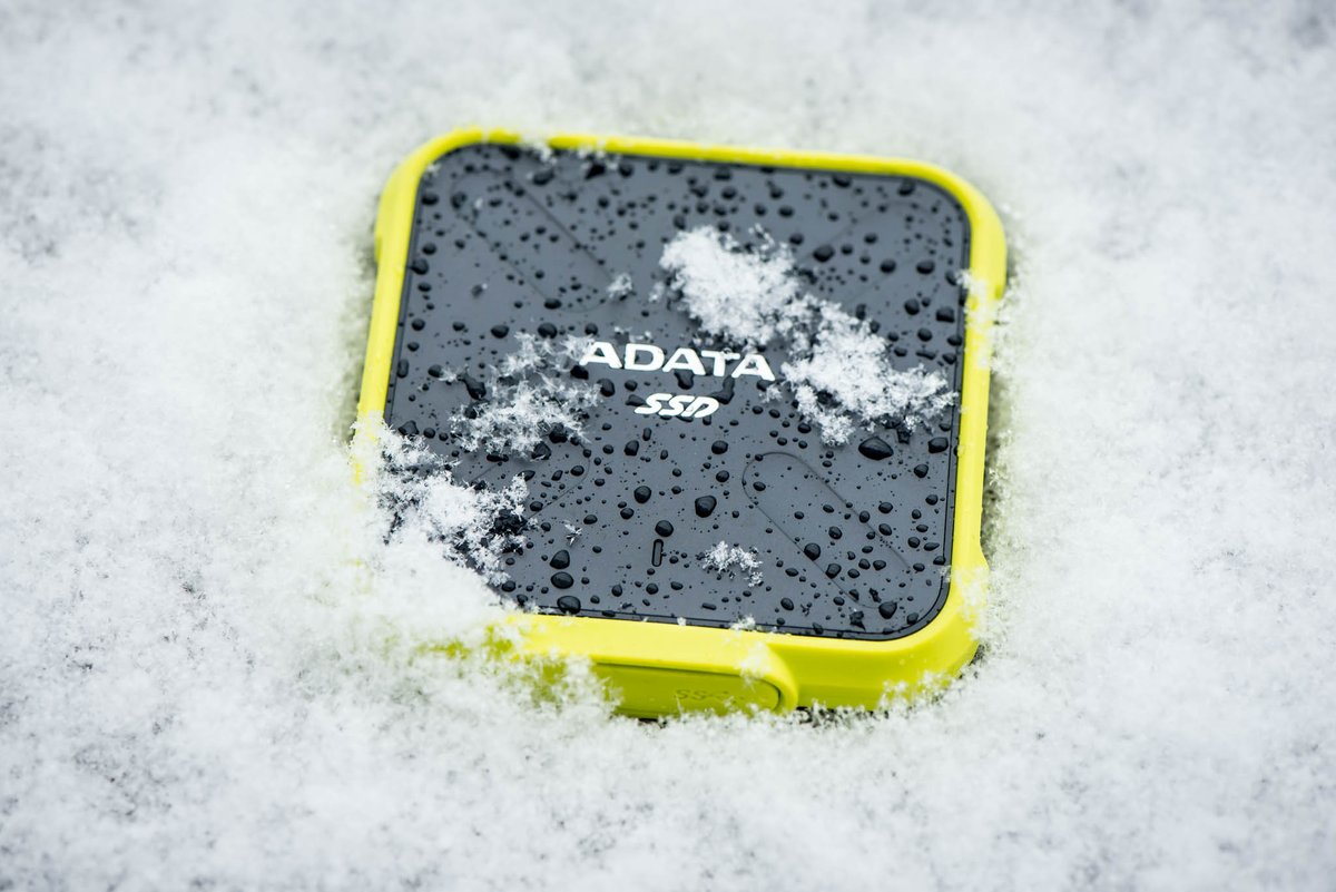 ADATA_XPG_JP's tweet photo. #雪の日あるある
「ポータブルSSD落としがち」

#ADATA #SD700 https://t.co/tSusvjj9M1