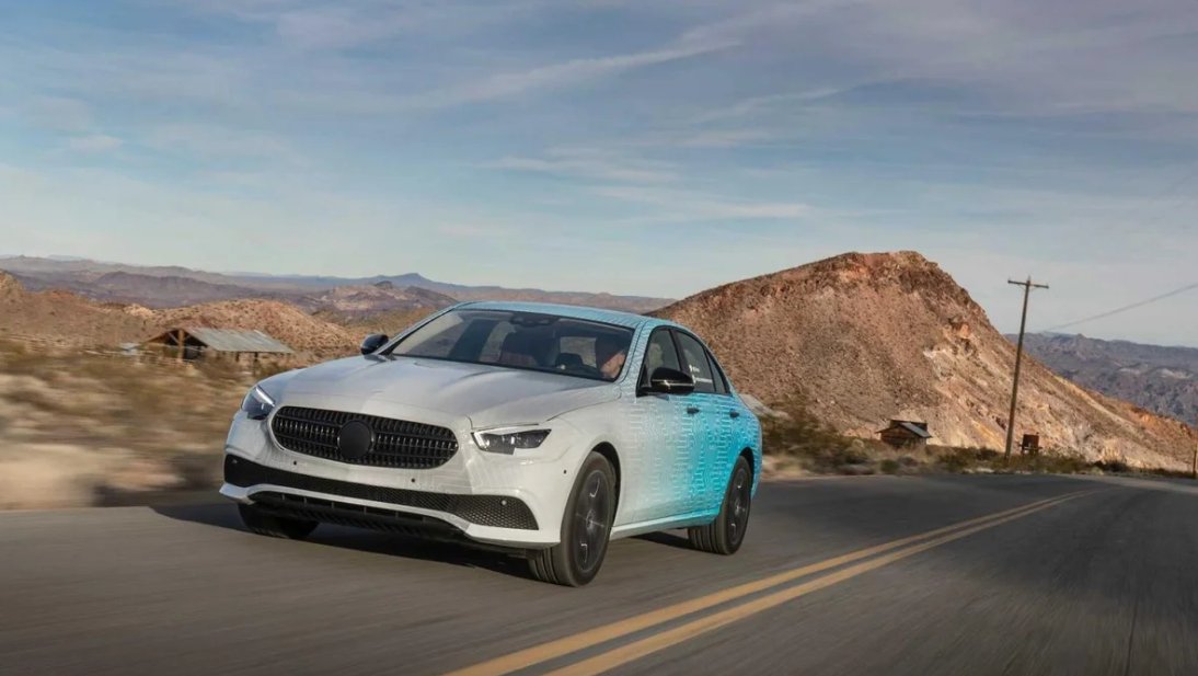 BlueChipDealers's tweet photo. Mercedes-Benz has offered the world's media a foretaste of its facelifted E-Class executive sedan.

It's expected to arrive in the second half of 2020, with significant updates to the electrical system which adds new intelligent driver systems. https://t.co/NI7dWwrmUA