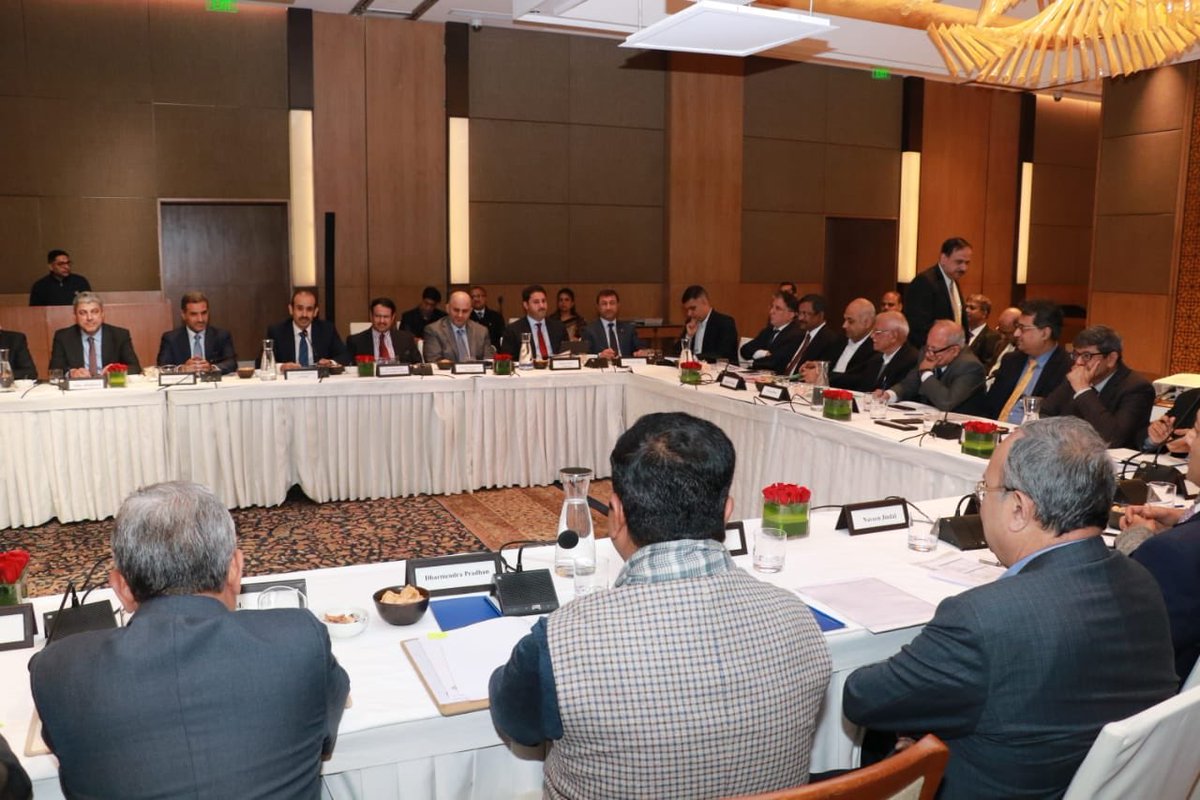 dpradhanbjp's tweet photo. HE Al-Kaabi &amp; I, also explored ways to make LNG more affordable for a price sensitive market like India, especially in our long-term contact. https://t.co/tgB5C2utSY