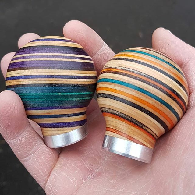 Pretty knobs ugly hand.

#recycledskateboards #woodworking #woodturning ift.tt/2RS9NJt
