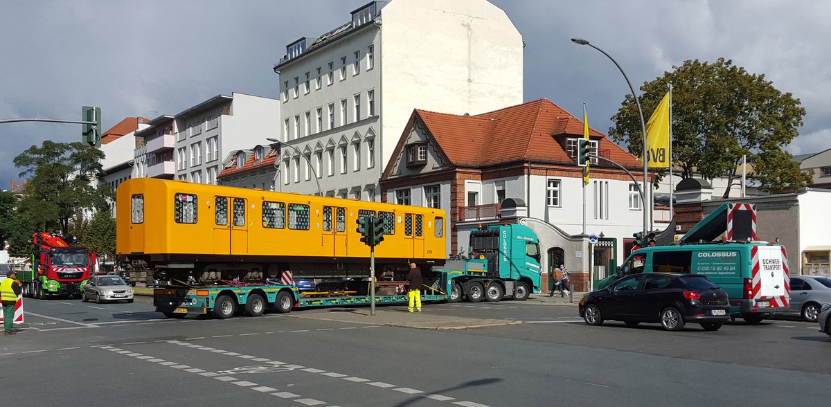 WeAreBPW's tweet photo. Hey @BVG_Kampagne! 👋 Wenn es auf den #Schienen mal nicht weiter geht: Auf diese #Achsen könnt ihr bauen. 😌🚃🚛 #DOLLFahrzeugbau auf #BPW 💪
https://t.co/uGtAtsptRA Big Picture von: #ColossusLogistics #motionist #tieflader #spezialtransport https://t.co/YxbXNoKeC3