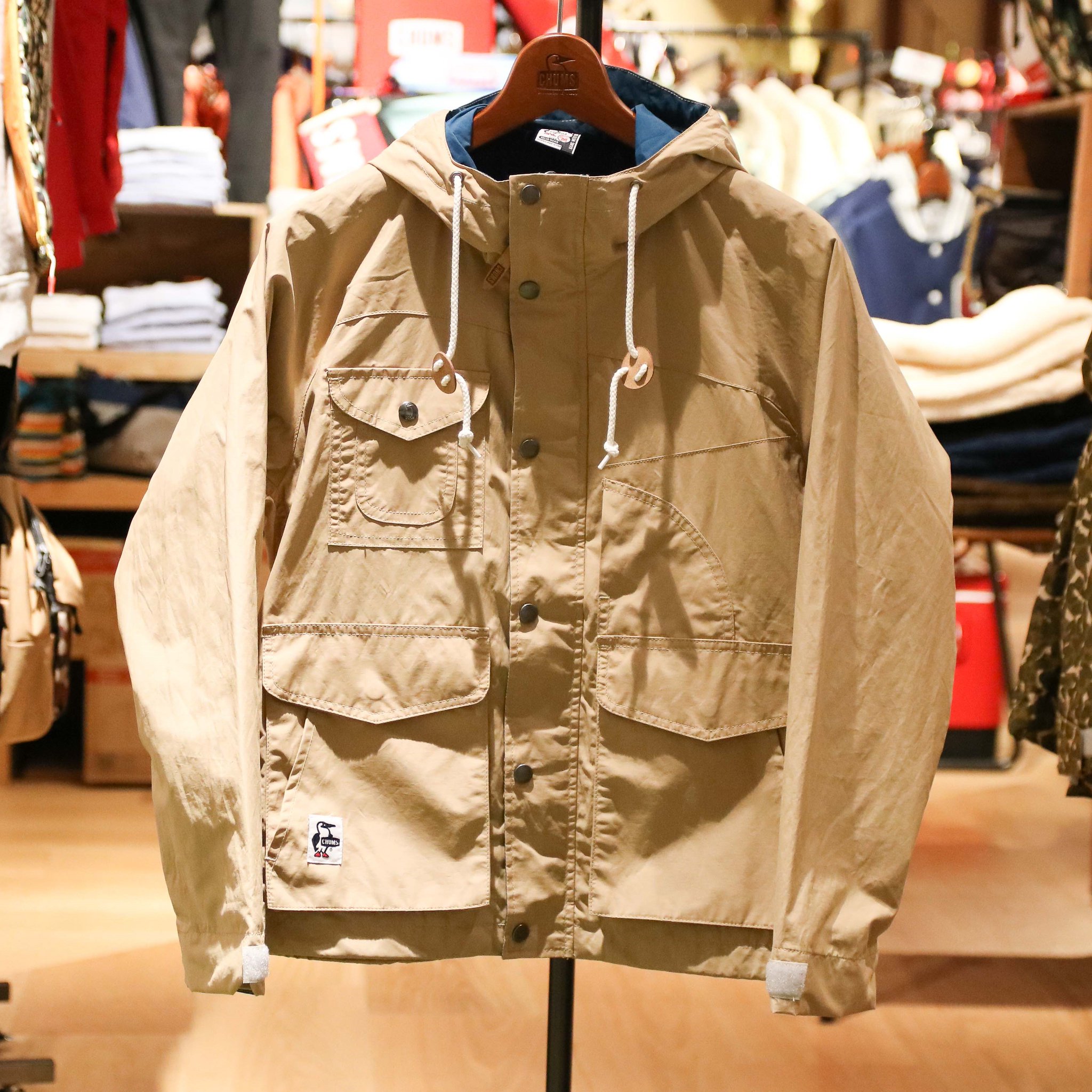 Chums Japan ブログ更新 大阪店 ながーく使えるアウター入荷 T Co Vtfppqllyi たくさん入荷した新作アウターの中からコットンナイロン素材のキャンピングパーカをご紹介 Chums チャムス キャンプコーデ アウトドア