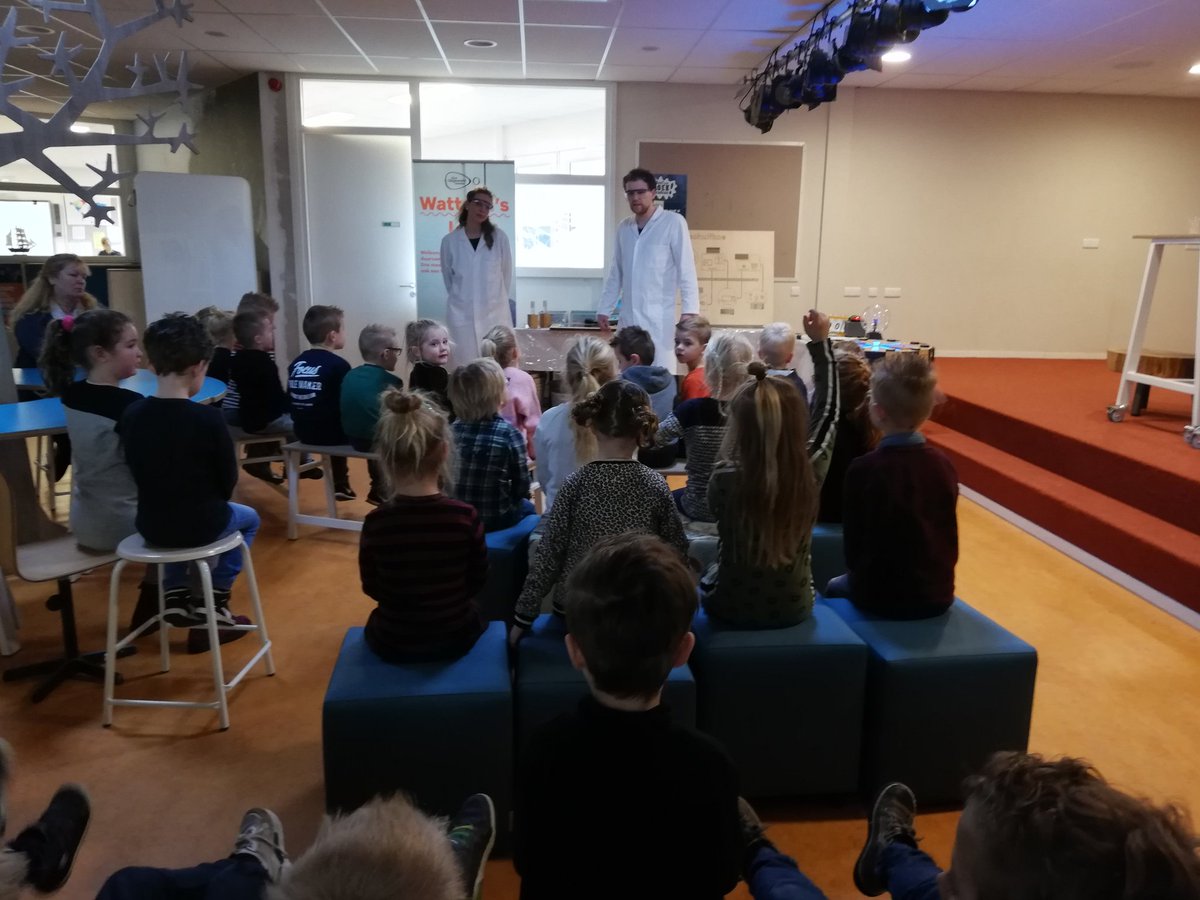 Al onze leerlingen krijgen les in duurzaamheid en mogen de komende 3 weken met deze materialen aan de slag. Onderdeel van de verduurzaming van de Bernadetteschool met zonnepanelen en LED-verlichting.
#duurzaam #SlimOpgewekt