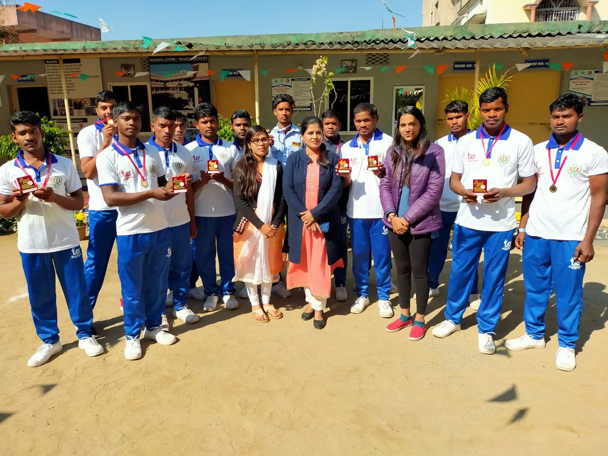 RSPL6's tweet photo. रांची सिक्यूरिटी के प्रशिक्षण केंद्र , श्रीधर ज्ञान संस्थान , रांची, में हर्ष और उल्लास के साथ गणतंत्र दिवस मनाया गया। इस अवसर पर RSPL कारकर्ताओं द्वारा ध्वजारोहण किया गया एवं प्रशिक्षुओं में देश के महत्वता को जागरूक किया गया। @PMOIndia @NSDCINDIA @jsdms_jharkhand @MEPSCindia https://t.co/RiCmoBS6TR