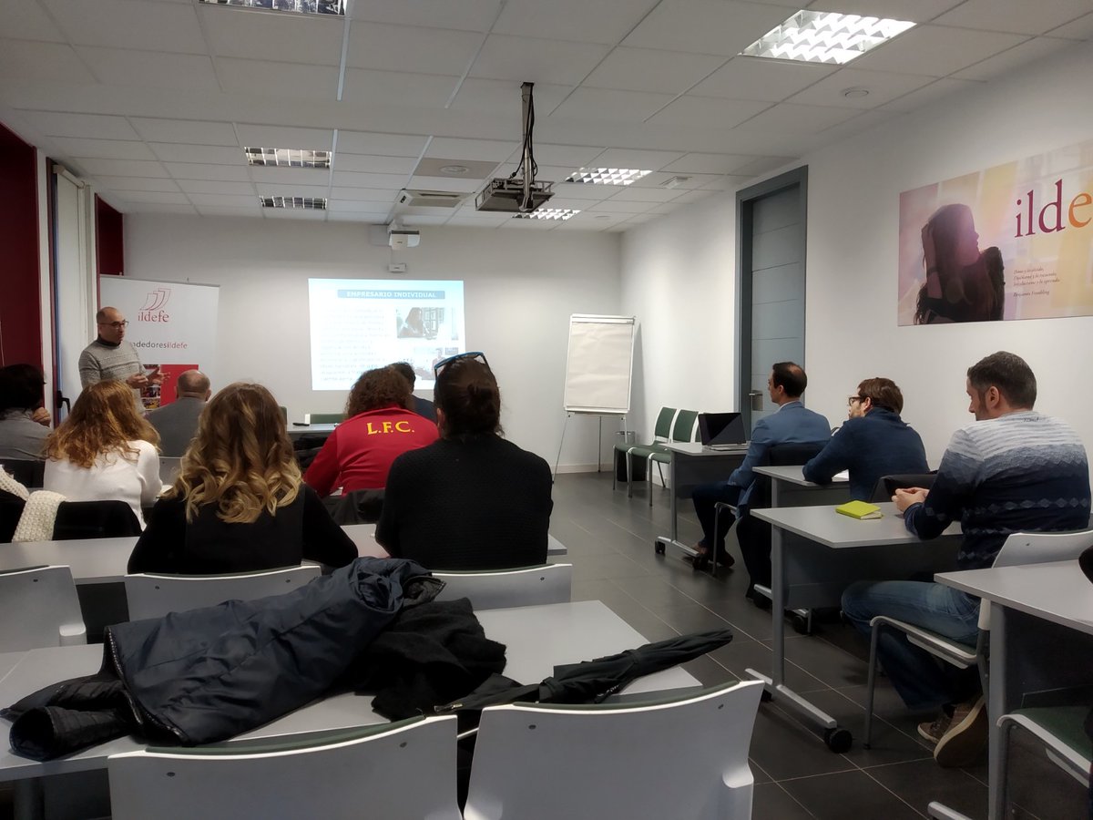 Ildefe's tweet photo. 🚀Esta mañana en el #CEBT de @LeonAyto , los 10 finalistas de @CiberEmprende_ asisten a una formación de #ILDEFE sobre fórmulas jurídicas, tipos societarios y cómo elegir la opción que mejor encaja con cada #proyecto 🚀 https://t.co/y3eaHo2zpp
