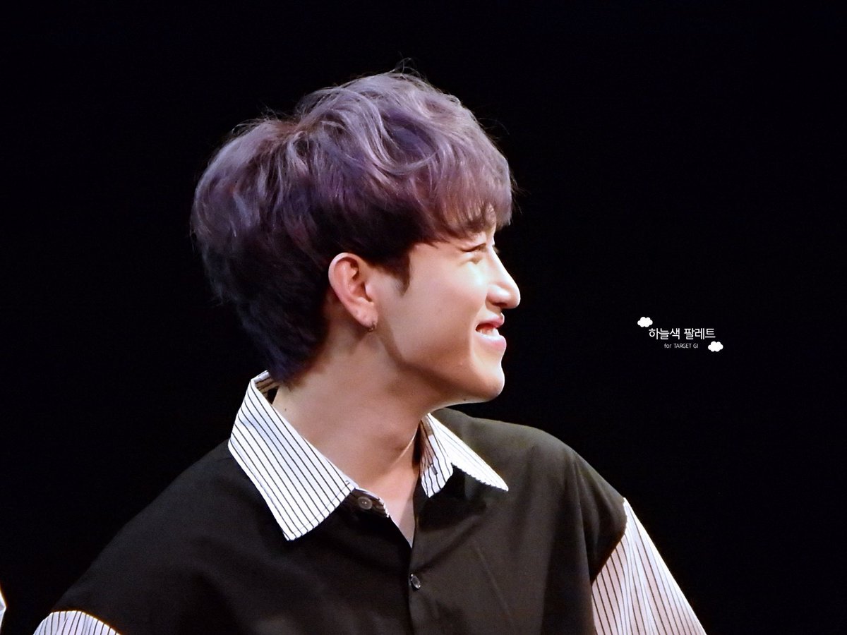 _skypalletGI's tweet photo. 200126 ☁︎︎ TAKARA HALL ☁︎︎

블루베리 짱의 미소 🥺💜 
#타겟 #TARGET #지아이 #GI #ジアイ #김효기
@target7official @TARGET7_K https://t.co/8kwp4giexe