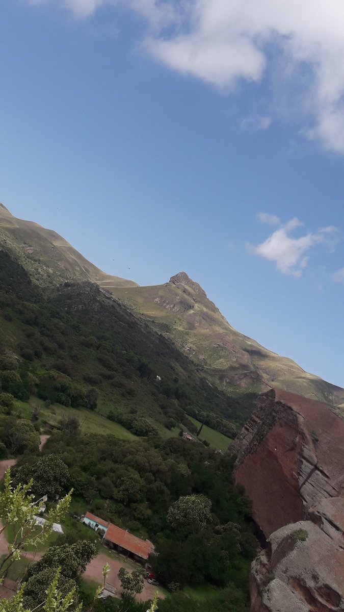 brunocjs7's tweet photo. Un sol terrible subiendo las sierras, como así tmb tormentas, viento y hasta una crecida, compartir desde un mate a caminatas con gente hermosa, me tocó conocer en profundidad una ciudad que de chico ya había visitado pero nunca imaginé que iba a enamorarme así de ella, .. https://t.co/gBCLgtu3cL