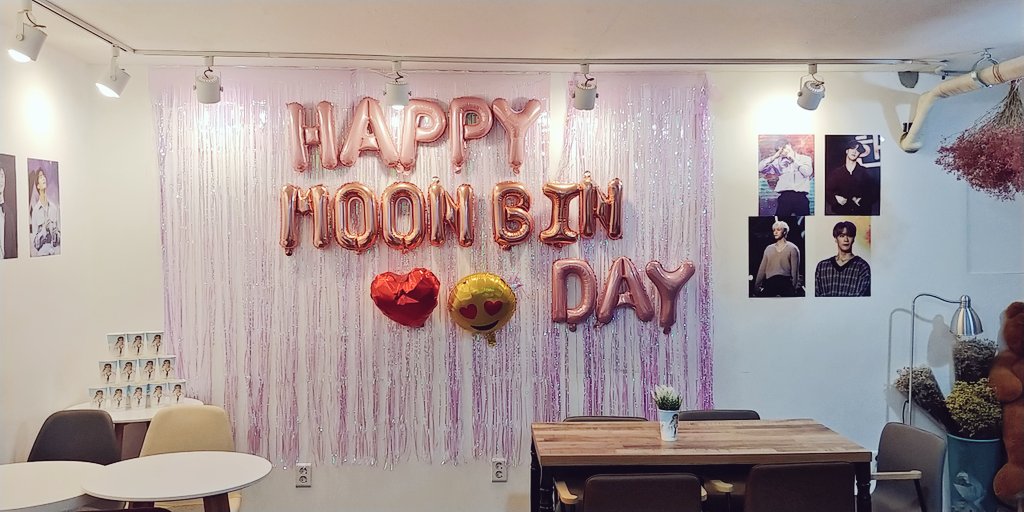 suddenlymoonbin's tweet photo. 선착특전 받고 싶어서 서둘렀더니 빈이생일날 첫손님이 되어버린 더역삼😆 골목 들어가자마자 빈이가 크게 보여서 저도 모르게 함박웃음을,, 정성가득한 내부 디스플레이도 정말 좋았어요☺ @derMond980126 님 감사해요
빈아 다시한번 생일축하해💜
#문빈 #기분이_좋은_날 #HAPPY_BINS_DAY
@offclASTRO https://t.co/xw76mQAo1K