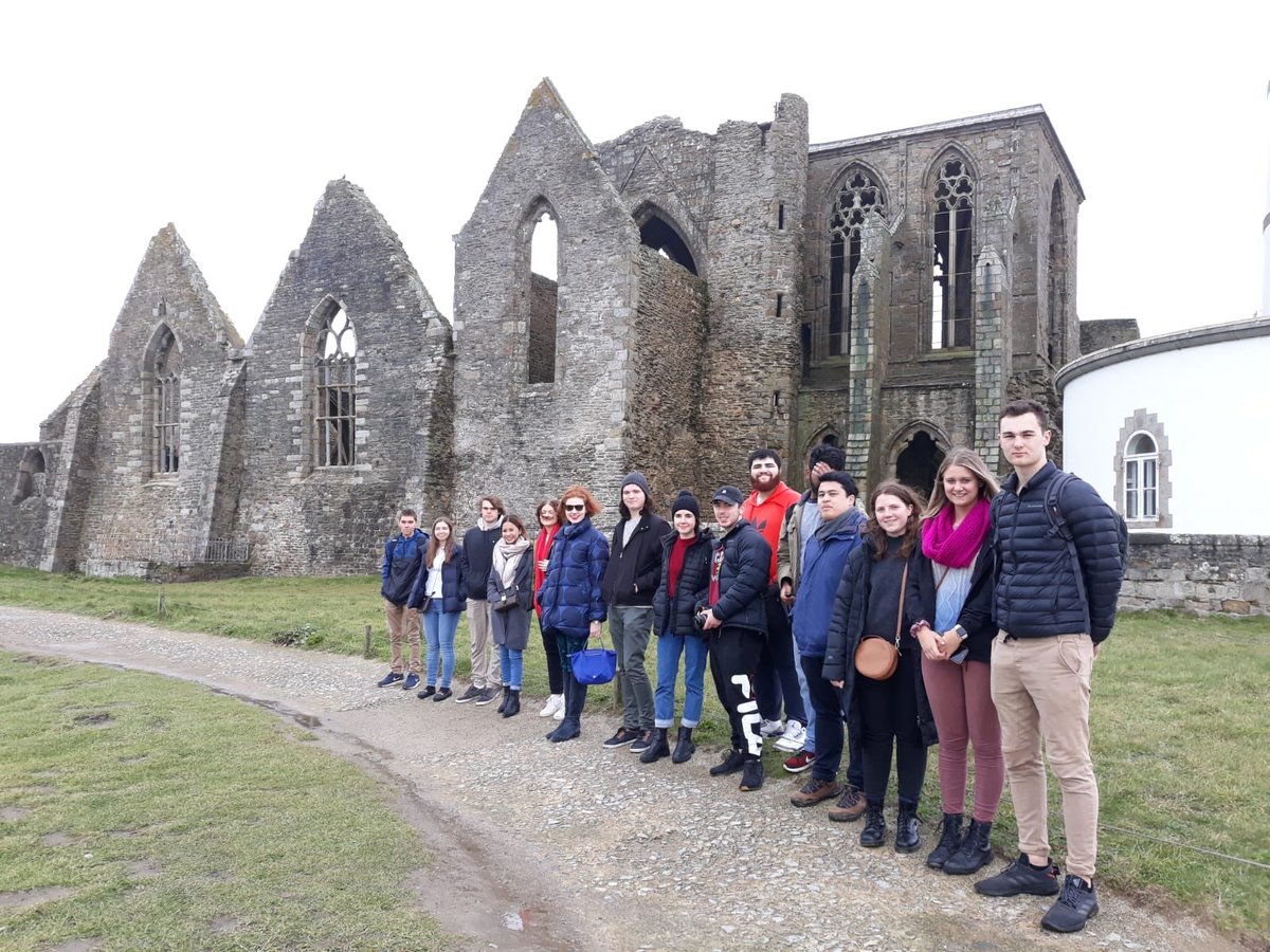 AcademyWasaa's tweet photo. This weekend our Australian students visited the St Mathieu Abbey and its memorial. They also went on top of the lighthouse to enjoy the view. 🌊🇫🇷After it was time to visit Le Conquet and eat some crepes!  @IMTAtlantiqueEN @IMTAtlantique #EmojiBZH #LeConquet #VisitBrittany https://t.co/37alATKJ5Y