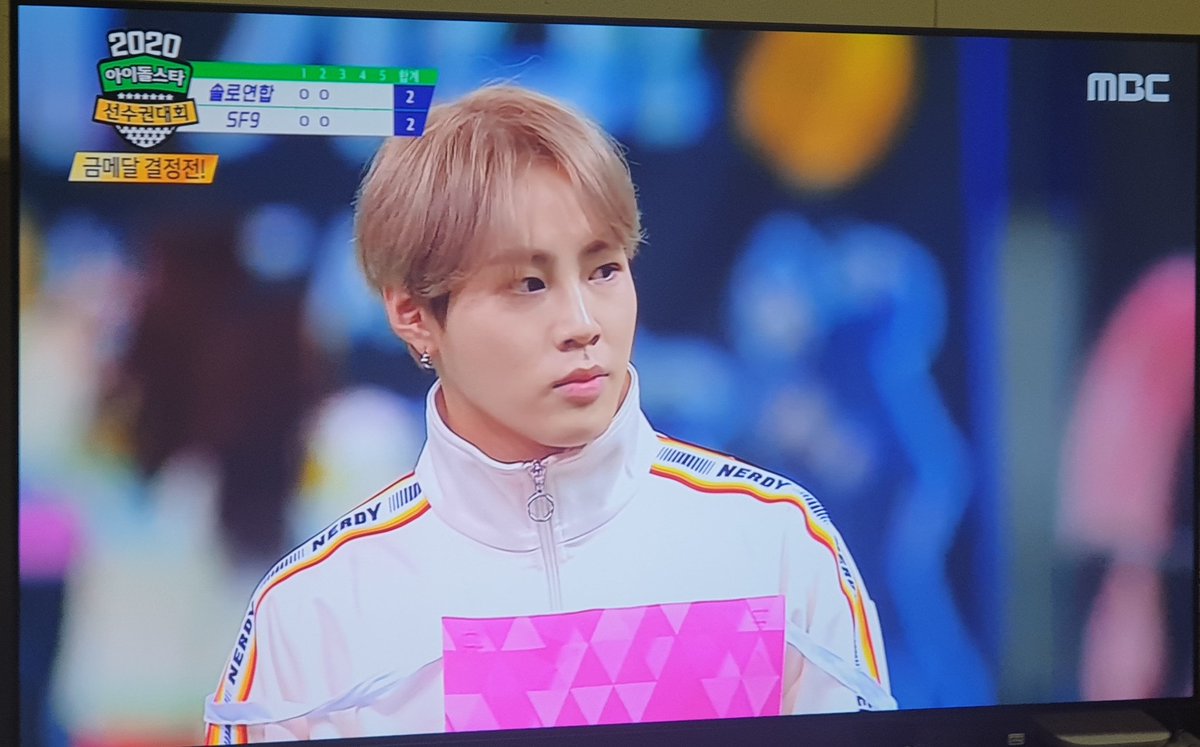 today_cloud's tweet image. 하키커의 강렬한 눈빛❤
아육대 하성운 멋있다!!!
#하성운 #솔로연합 #아육대본방사수 #MBC예능연구소