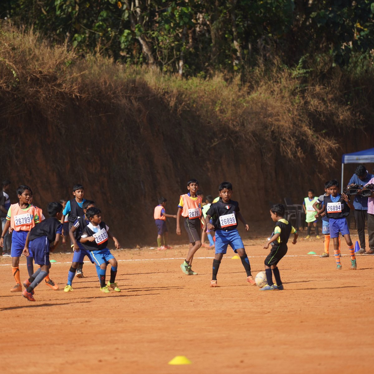 KeralaBlasters's tweet image. Want to get your kid to be a part of the KBFC Family? Give us a call on +91 94475 22815 😄
#YoungBlasters #YennumYellow