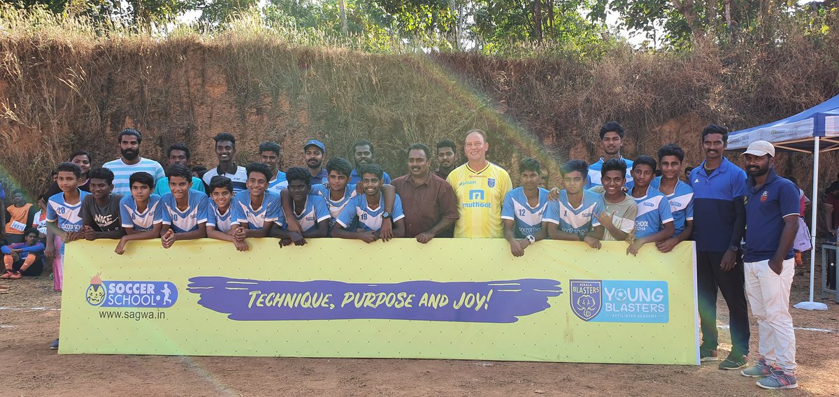 KeralaBlasters's tweet image. Want to get your kid to be a part of the KBFC Family? Give us a call on +91 94475 22815 😄
#YoungBlasters #YennumYellow