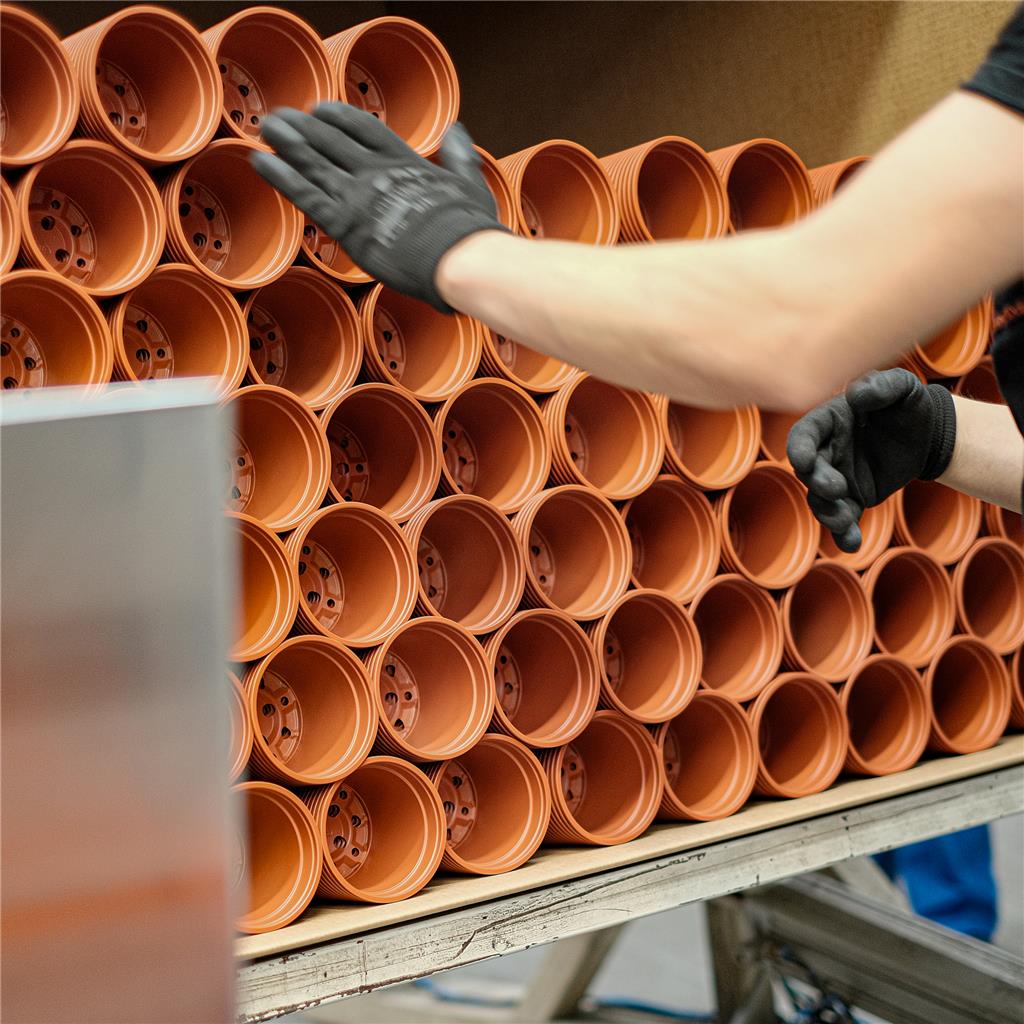 deschplantpak's tweet photo. Packing sustainable flowerpots D-Tect. nIR detectable and from near 100% recycled plastic.We show them at IPM Essen. Hall 1.0 stand E43
#recycledplastic #dtect #nIRdetectable #rethinkplastics #reuseplastics @IPMessen https://t.co/AIkyhzivYb