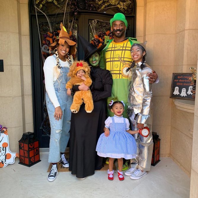 WomensGloInt's tweet photo. We lament the lost promise of a budding athlete’s dreams. #GiannaMaria #KobeBryant daughter loved basketball.  Kobe, when asked who would keep his legacy alive since he had no sons, said “Gianna, who was by my side said ‘I got that.’” #basketball @WNBA @BLACKGIRLSROCK 🏀 https://t.co/VOikObGRnK