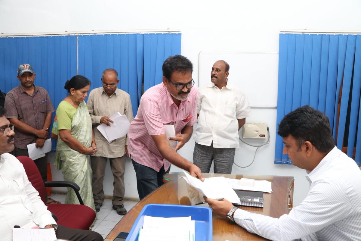 MCTTirupati's tweet photo. Today's Spandana Program held at Municipal Corporation, Tirupati. Municipal Commissioner Sri Girisha P.S.,I.A.S., garu along with HoDs received grievance petitions from Public. 

#Tirupati #TirupatiSmartCity #Spandana #collectorctr #apcm https://t.co/ULjm8ZuKts