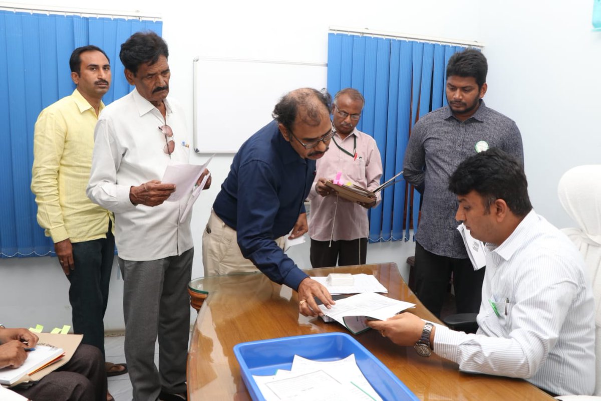 MCTTirupati's tweet photo. Today's Spandana Program held at Municipal Corporation, Tirupati. Municipal Commissioner Sri Girisha P.S.,I.A.S., garu along with HoDs received grievance petitions from Public. 

#Tirupati #TirupatiSmartCity #Spandana #collectorctr #apcm https://t.co/ULjm8ZuKts