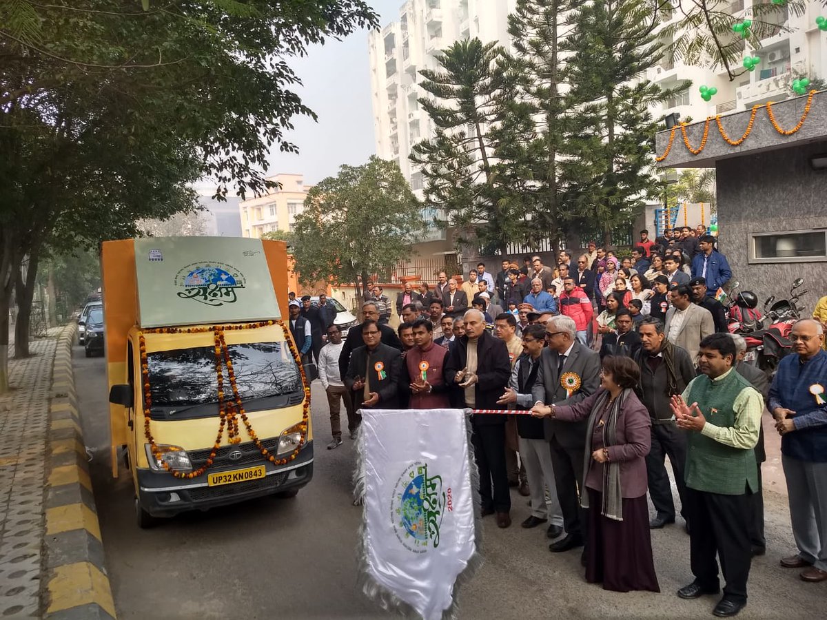 IOCL_UP's tweet photo. As part of #Saksham2020, Campaign VANs flagged of by ED, UPSO-1 @IndianOilcl Shri A.K. Ganjoo on #RepublicDay2020 . VANs will spread message of #OilConservation through Nukkad Natak in all 75 districts of Uttar Pradesh. #PCRA https://t.co/paLVXWACf8
