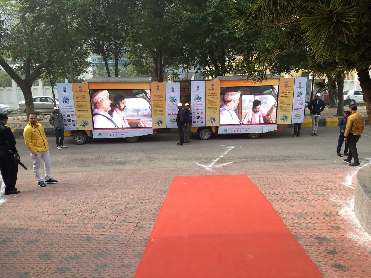 IOCL_UP's tweet photo. As part of #Saksham2020, Campaign VANs flagged of by ED, UPSO-1 @IndianOilcl Shri A.K. Ganjoo on #RepublicDay2020 . VANs will spread message of #OilConservation through Nukkad Natak in all 75 districts of Uttar Pradesh. #PCRA https://t.co/paLVXWACf8