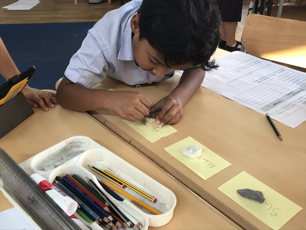 JESSjumeirahYR3's tweet photo. Testing the durability of different rock types to help Ug decide on the best material to build his new stone house from! Science ROCKS! 😃 #JESSJumScience #JESSJumRealLifeLearning #science #rocks #sciencerocks https://t.co/WENvVoTkM2