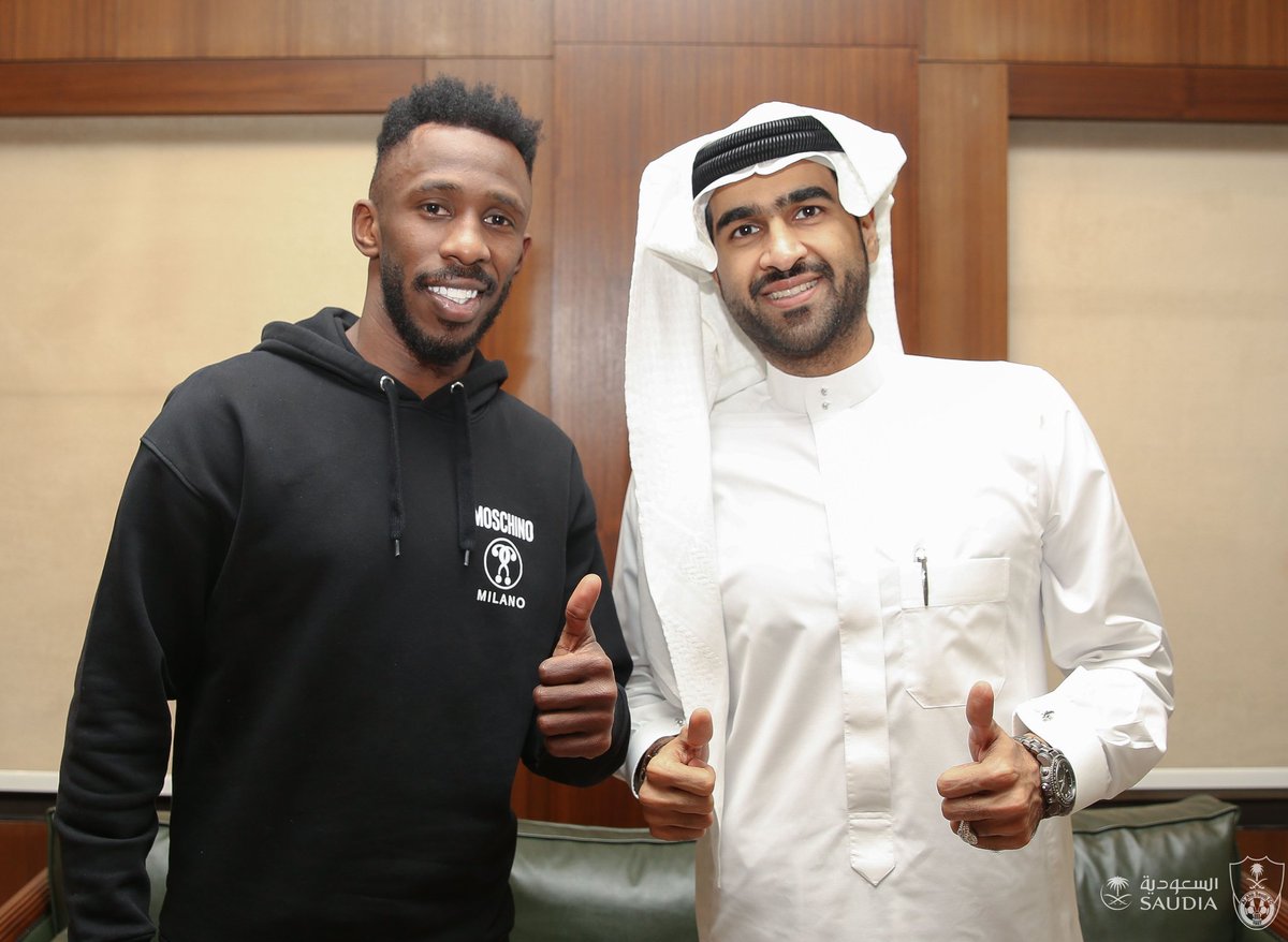 ALAHLI_FC's tweet photo. ููุน ุฑุฆูุณ ู
ุฌูุณ ุฅุฏุงุฑุฉ ุงููุงุฏู #ุงูุฃููู ุงูู
ููุฏุณ ุฃุญู
ุฏ ุจู ุจูุฑ ุงูุตุงุฆุบุ ุงูุนูุฏ ุงูุฑุณู
ู ู
ุน ุงููุงุจุชู ุทูุงู ุงูุนุจุณูุ ูู
ุฏุฉ ุซูุงุซุฉ ุณููุงุชุ ุจุนุฏ ุฏุฎูู ุงููุงุนุจ ุงููุชุฑุฉ ุงูุญุฑุฉุ ูุฐูู ูุชุฏุนูู
ุตููู ุงููุฑูู ุงููุฑูู ุงูุฃูู ุจุงููุงุฏู.
#ุทูุงู_ุงูุนุจุณู ุฃููุงูู๐ช๐
#Welcome_TALAL https://t.co/EzCf2EO0gJ