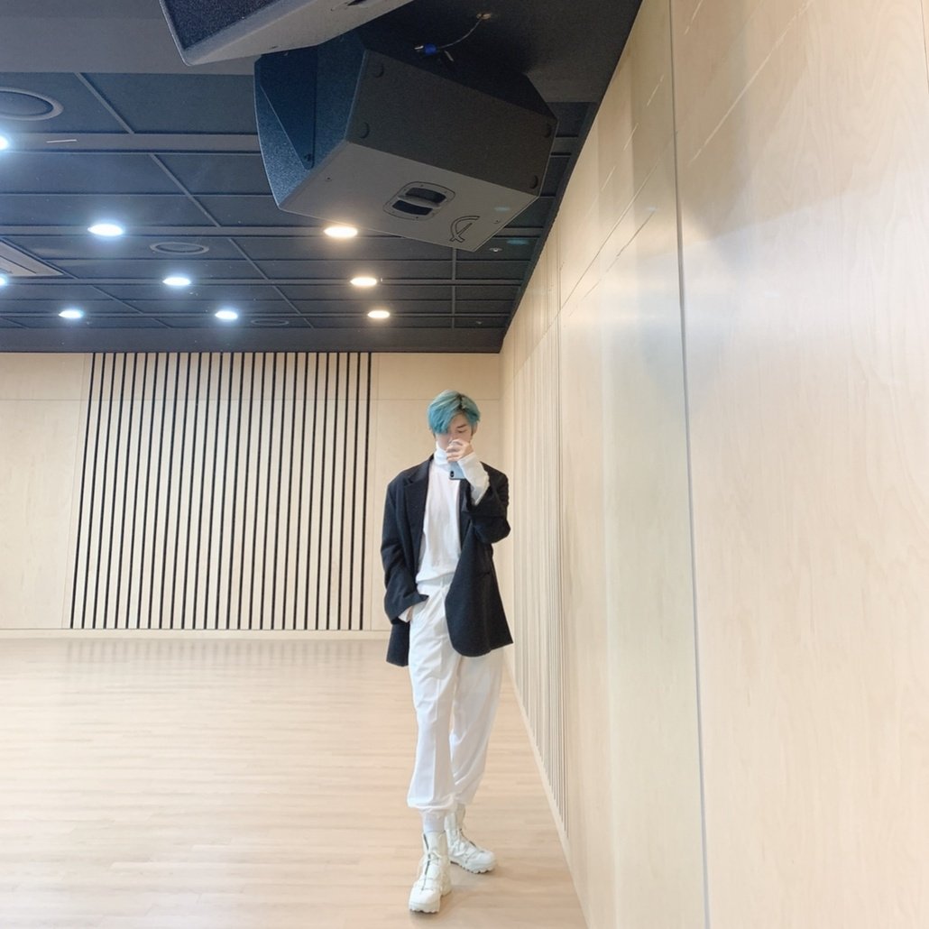 Mo5_TXT's tweet photo. 연준이의 전신사진과 수빈이의 전신사진 차이에 오열 ( https://t.co/XBzwhsVeMy