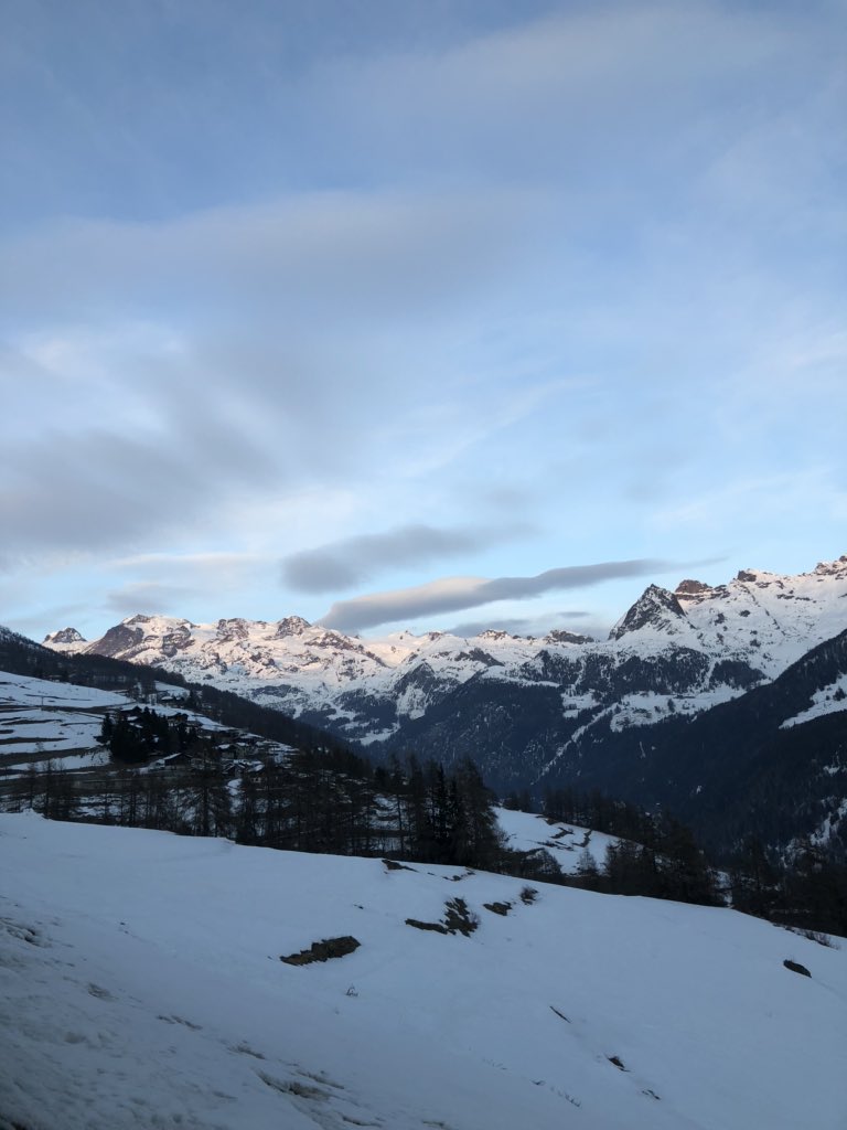champoluc1's tweet photo. Slightly cloudy but otherwise sunny today in Champoluc, there are highs of 2°C and lows of -4°C. #skiing #champoluc #ski2 #ski2inchampoluc #snow https://t.co/qHKgN18FXA