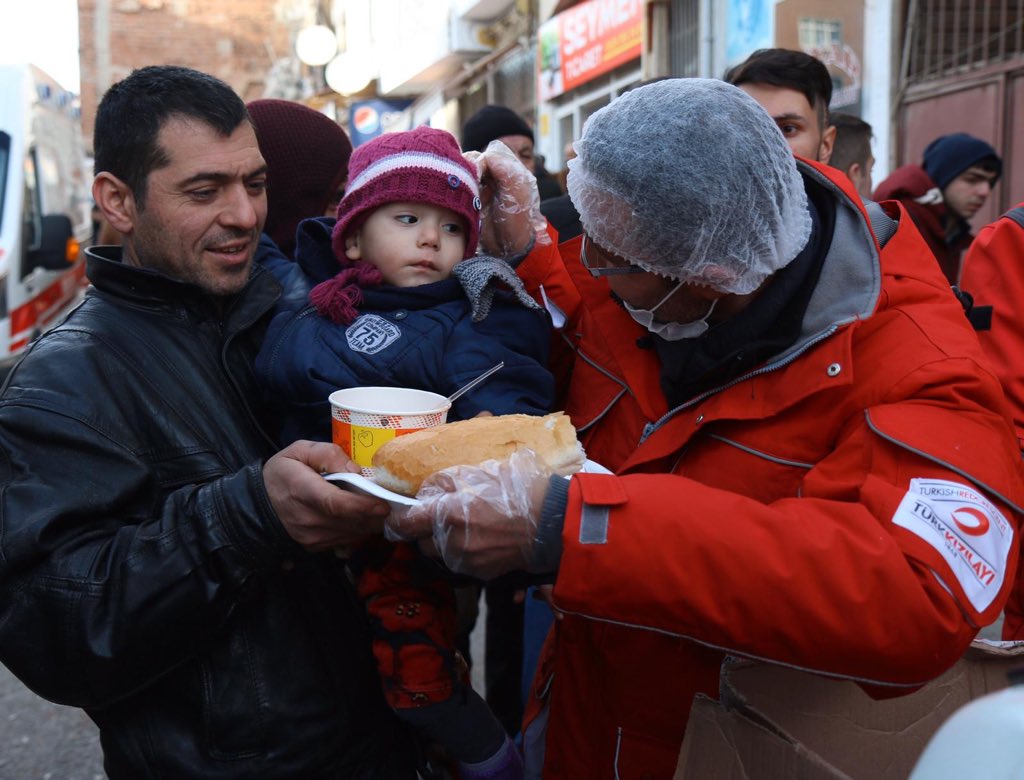 Depremden etkilenen vatandaşlarımız için gıda desteğimiz devam ediyor. #TürkKızılay #Deprem

İyilik #SensizOlmaz 

DEPREM yazıp 2868’e SMS göndererek 10 TL ile destek olabilirsiniz.