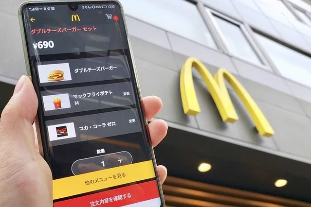 マクドナルド、スマホで注文支払いしてスムーズに受け取れるサービスを開始