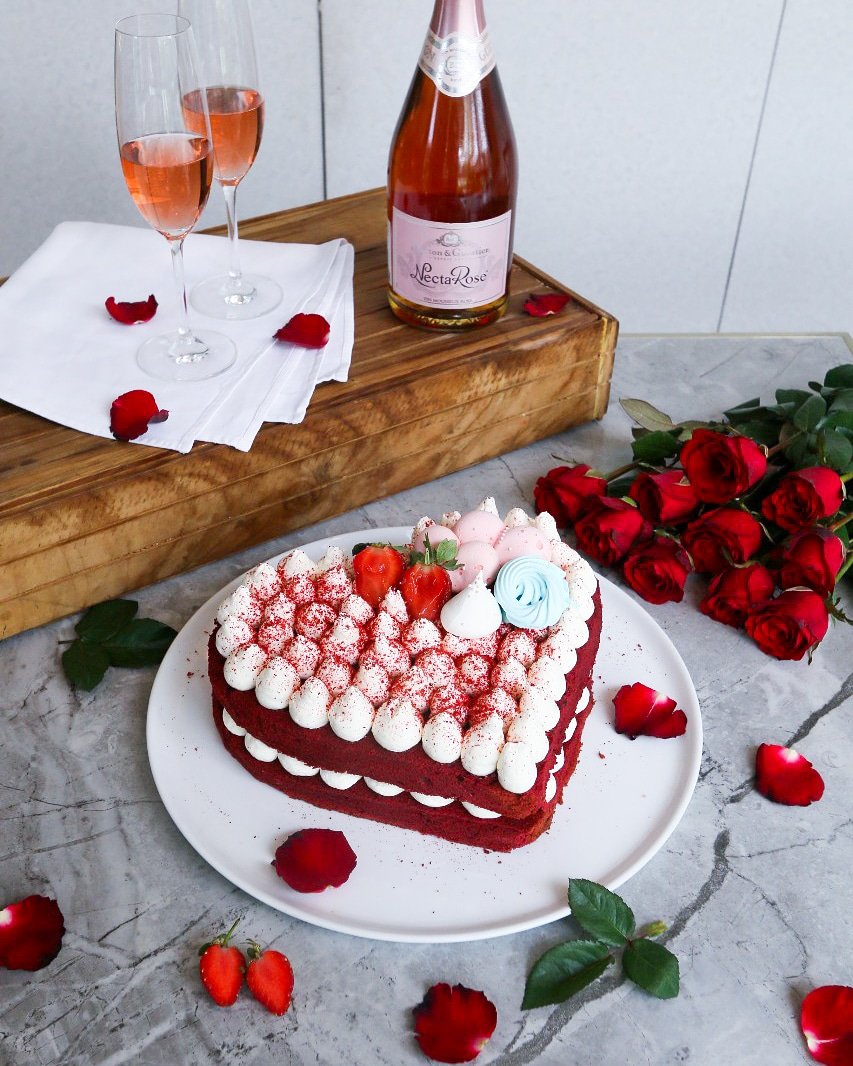 JavaParagon's tweet photo. The secret ingredient is always 'LOVE'
.
Spice up your love celebration with Torta Red Velvet only IDR 198.000 nett
.
https://t.co/5hL7S712VX
#valentine #love #redvelvet #torta #cake #CakeShop #culinary #foodporn #pastry #cute #popular #cakesurabaya #cutiest #javaparagonhotel https://t.co/wgOItFu74N