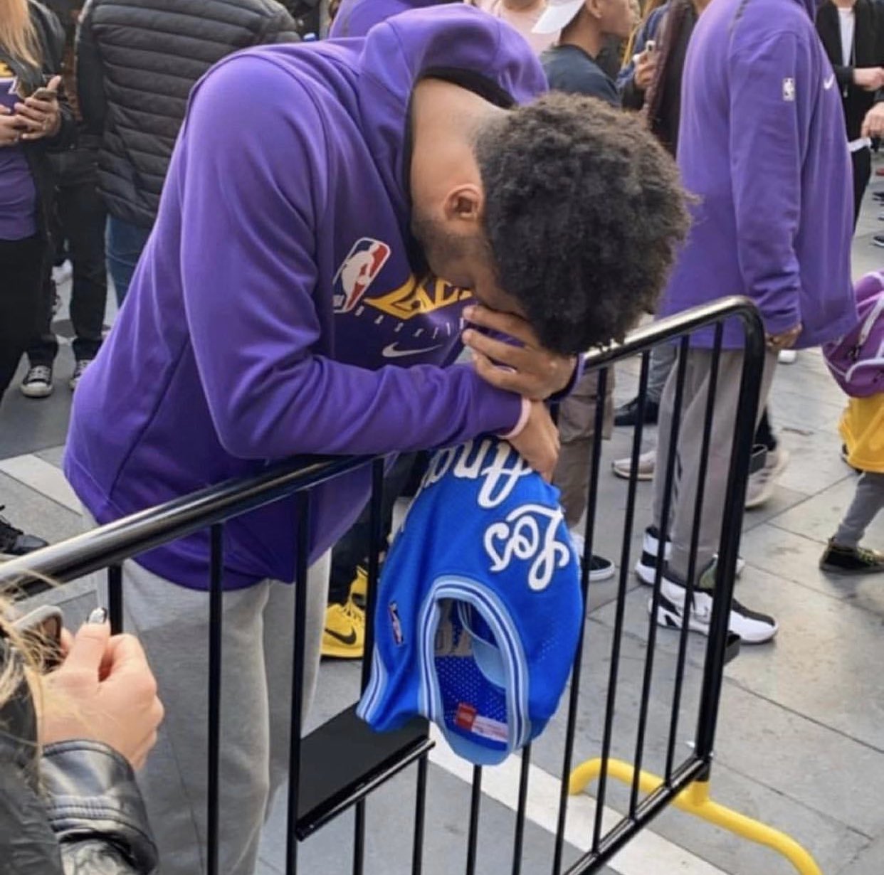 Quinn Cook Honors Dad, Kobe Post Finals Win With Childhood Team Lakers