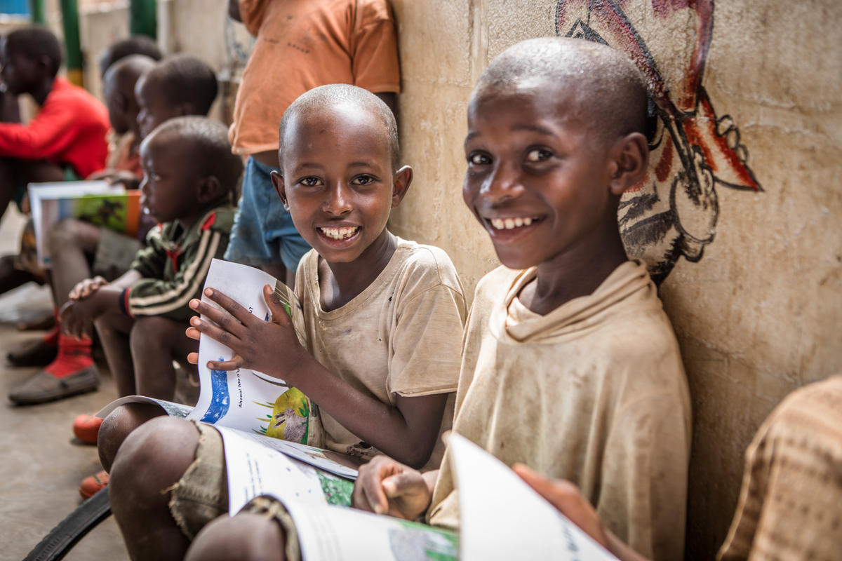 SCIRwanda's tweet photo. The reading clubs at #childfriendlyspaces in Mahama Refugee Camp are run by two volunteers for up to 60 children at a time, with the aim of helping them with their education, and opening their minds. Some of the children who attend the clubs are illiterate. 
#RwandaReads  #SDG4 https://t.co/Mzk9t0nmj7