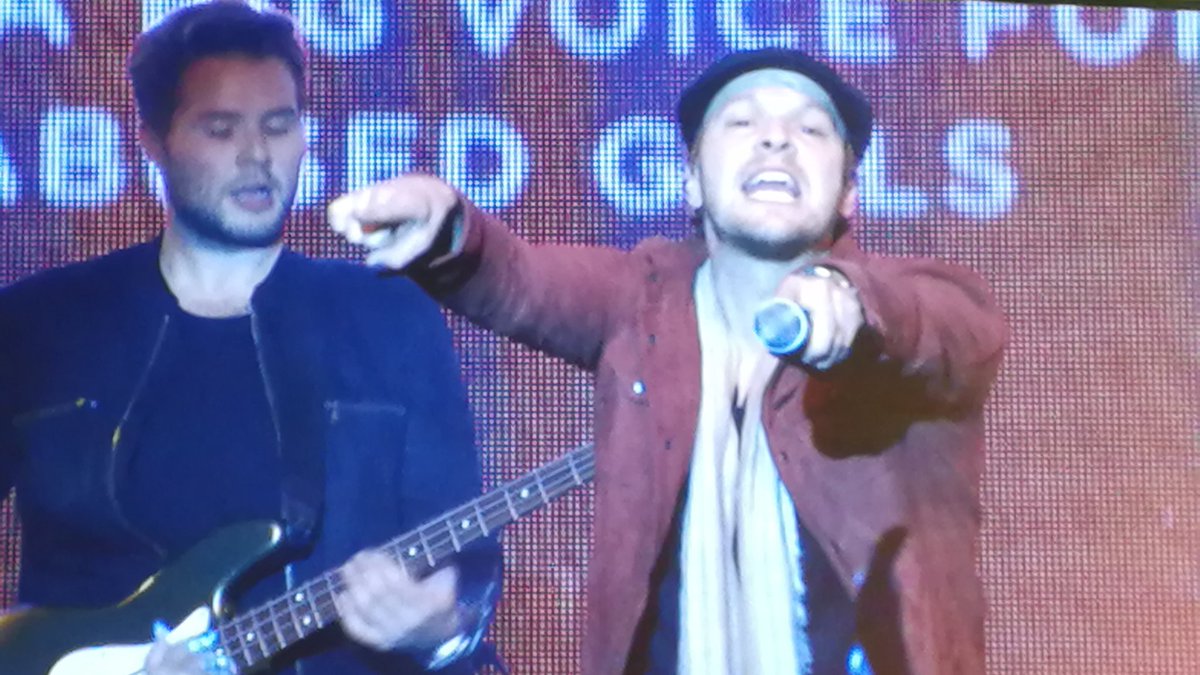 E Hollywood tweet media