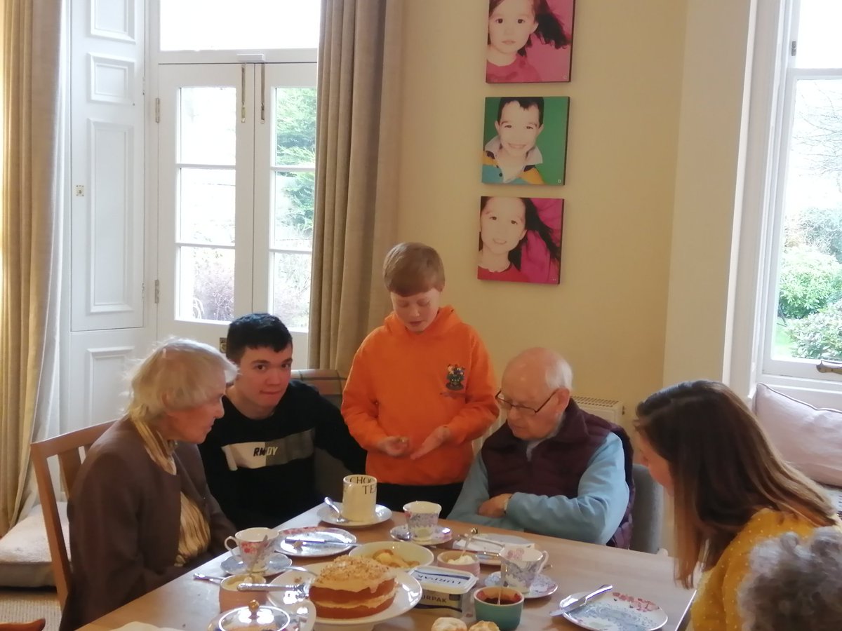 mawdsley184's tweet photo. @ReengageinScot Remembering dance halls and theatres long gone. A budding young magician. An MSP to spread the word. Lots of laughter, tea and delicious cake/scones. Ideal Sunday afternoon @reengageuk @JBalfourMSP #BringingGenerationsTogether https://t.co/xtiVNM4Tnv