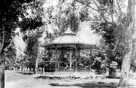 HobhouseEmily's tweet photo. Monumente en gedenkwaardighede in Suid-Afrika

13. Burgerspark

Die park is vernoem na President T.F. Burgers. Hy het versoek dat 'n stuk grond opsy gesit word vir aanlê van botanies tuin. Park is tussen 1890&amp;1892 uitgelê. Op 9 Maart 1979 tot nasionale gedenkwaardigheid verklaar. https://t.co/uKyqdfldFU