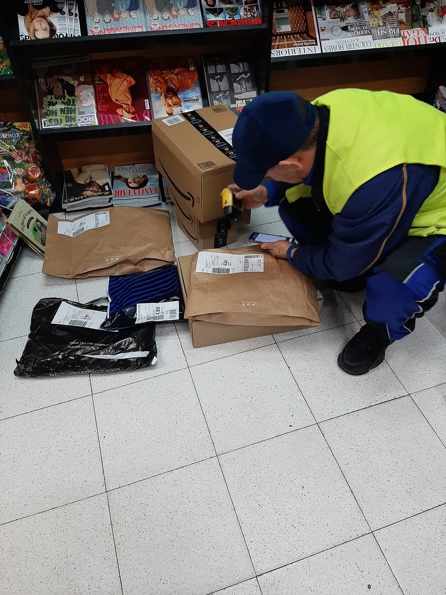 AnaBelenGLS's tweet photo. Los clientes nuestra prioridad!!! Flexibilidad en la entrega #GLSParcelshop #Driverday https://t.co/pb2WDKwUZV