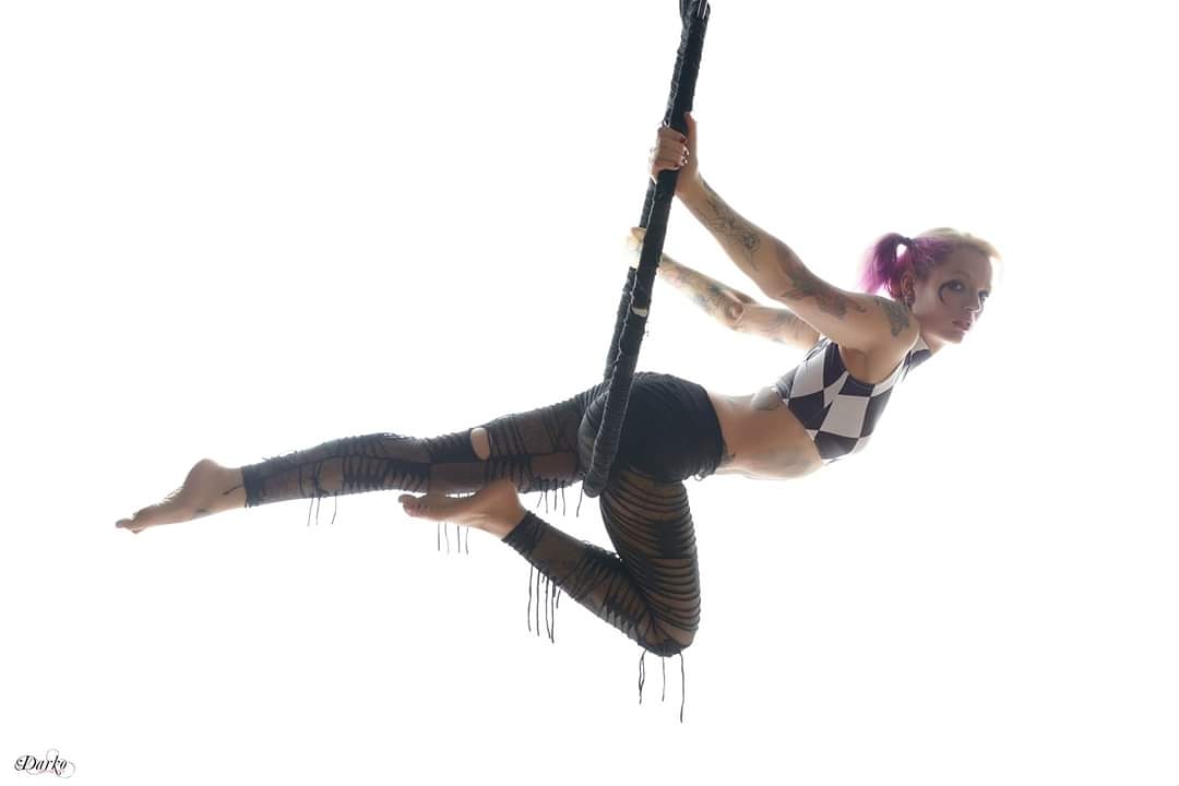 ZanPhoenix's tweet photo. Believe what your heart tells you. Not what others say ⚡

#riseofthephoenix #burnfree #aerialhoop https://t.co/jaFZUg3oLa
