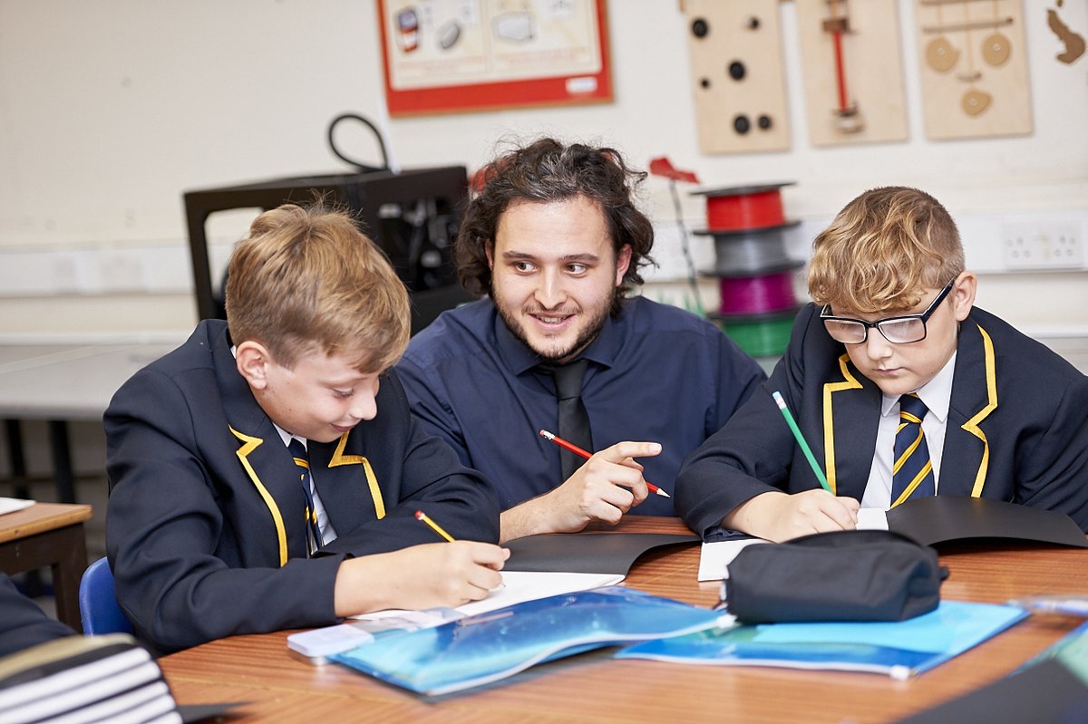 ArkSchools's tweet photo. Are you looking for a new challenge at a school embarking on an exciting new chapter? @Alexandra_Ark in Hastings is looking for passionate and dedicated English, science and MFL teachers to join them. Find out more and apply now https://t.co/8f0JNmvRgU https://t.co/ef0JTNCs56