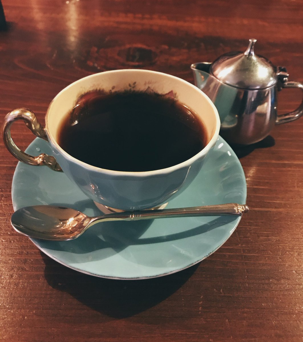 ふじわら On Twitter 大阪 心斎橋の Danke バターブレンドコーヒーで有名な珈琲専門店 バターを豆に染み込ませたブレンド は 口に含むとコクと甘みがぶわっと広がります コーヒー自体は浅 中煎りで しつこくない絶妙な味 店内は暗めのムーディーな雰囲気