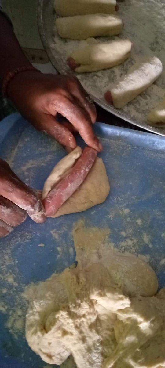 shopnerrands's tweet photo. Breakfast or lunch.
This is my mom's hustle. Please support and help retweet if you come across this on your TL.
I'd love to grow her food biz, she's been doing this for over 30years.
Donuts or Rolls for #breakfast/ur #kidslunchpacks
Call:08170071176 to order.
#blessdtwitss https://t.co/Sf4NFOgkec