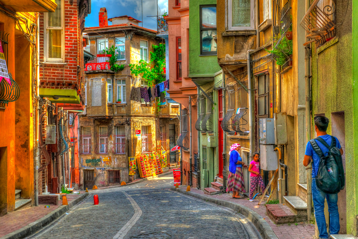 Definitely one of the most eye-opening districts of Istanbul. Slightly hidden, this street boasts many colourful houses many over 50 years old, some over 200 years old even. Definitely Instagram-worthy!
#guiddoo #guiddooworld #travel #holiday #istanbul #turkey #adventure #explore