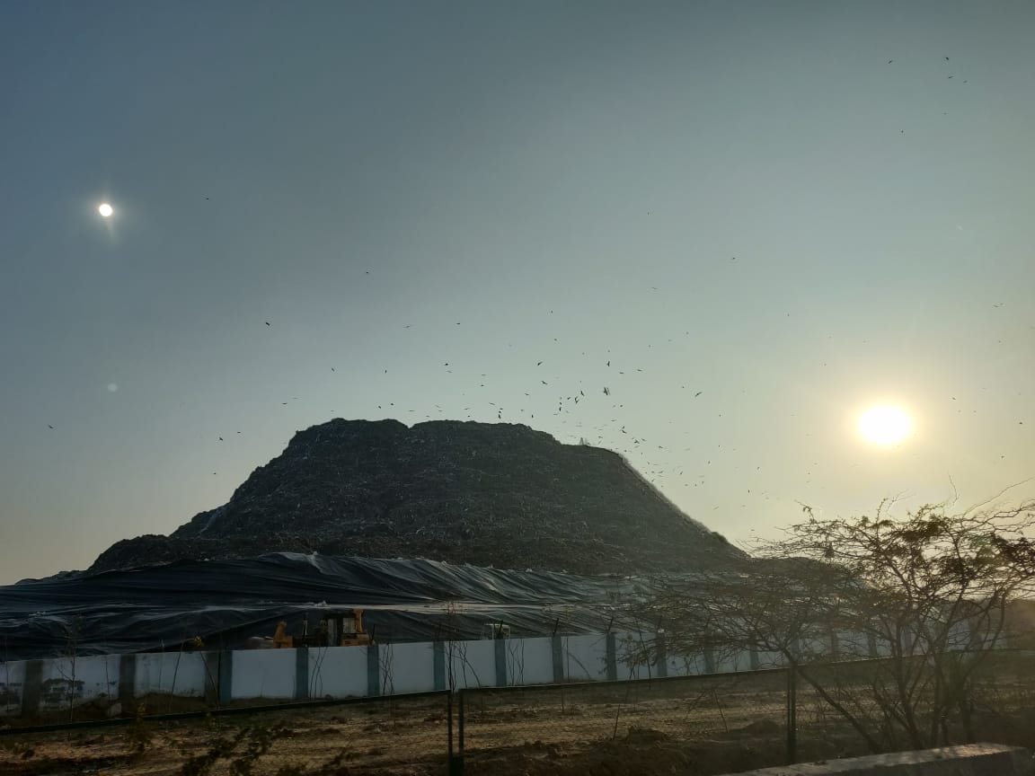 pallaviti's tweet photo. Bhandwari manmade mountain made up of trash,heavy metal, biomedical waste, sewage is an eg. of ignorance and determination to ruin Aravallis.Pls wake up politicians it's enough. Save it #AravalliBachao #WithdrawPLPAamendmentbill @Dchautala @mlkhattar @PMOIndia @rakeshdaultabad https://t.co/ldnzhmaP5F