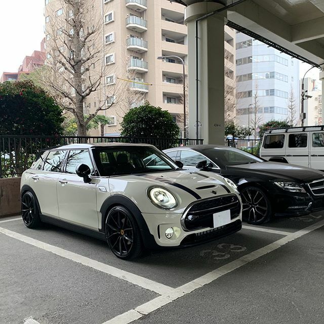 yamjun's tweet photo. いつもの通勤路を乗ってみた、いいじゃない、って感じ。Golfみたいと聞いてきたけど、当たらずとも遠からず。
#mini #miniclubman #miniclubmans #f56 https://t.co/GmzEke14ma https://t.co/gY80oA5ZV9