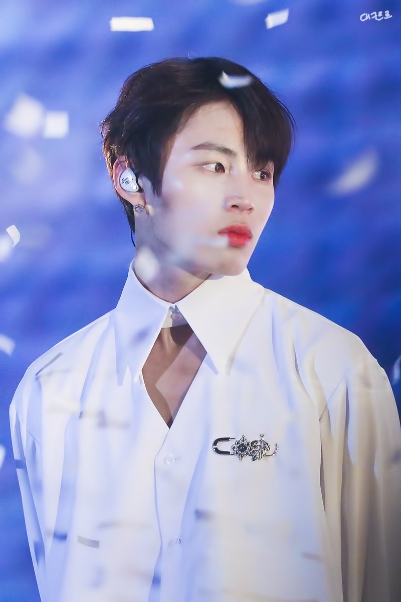 벌써 일 년이네,, 오지 않았으면 했던 순간
정신없이 덕질할 수 있게 열일 해줘서 고마워
올해도 행복하자💕
#하성운 #HASUNGWOON